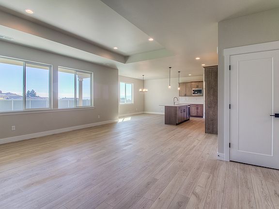 5th image of 303 N 90th Ave
