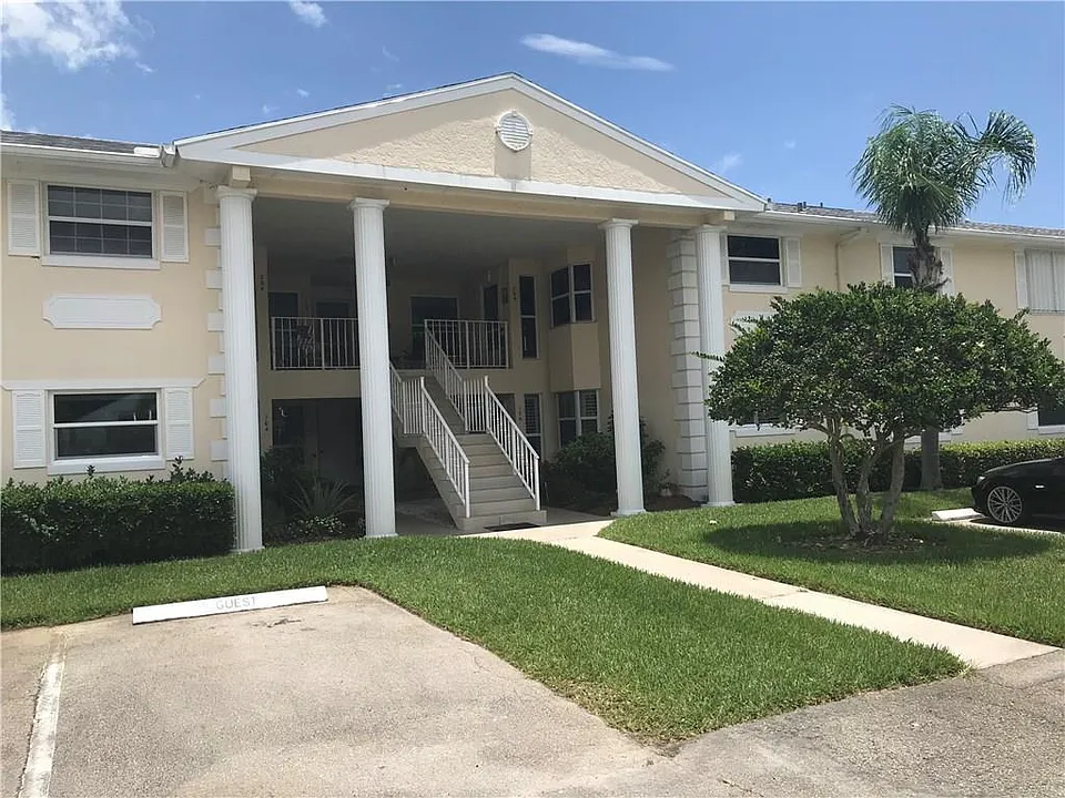 850 Lake Orchid Cir #206