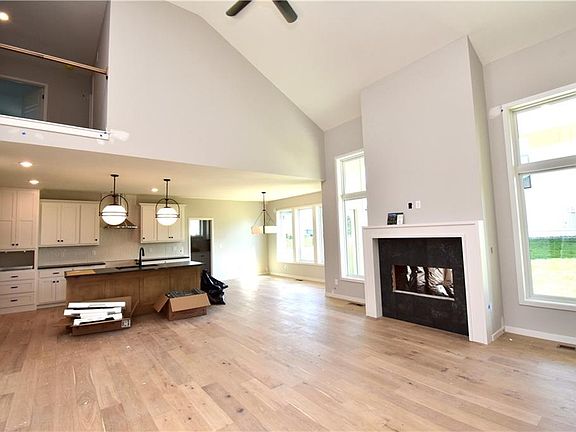 2nd image of 8003 NE 77th St