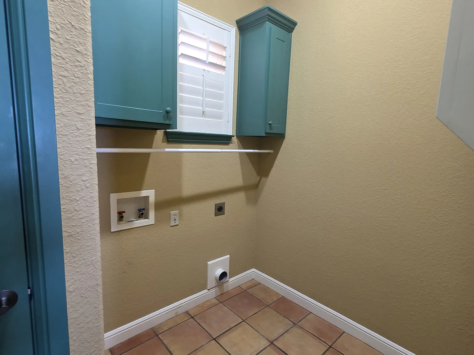 3 bed, 3.5 bath, 2452 sqft, $3,500 — Photo 3