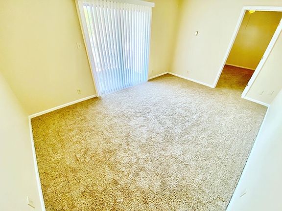3rd image of 2711 Mount Vernon Ave