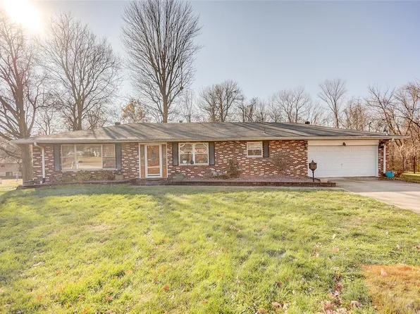 38 Saint Rose Dr, Collinsville, IL 62234