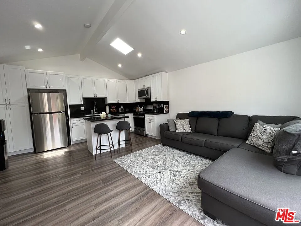 1 bed, 1.0 bath, $2,850 — Photo 4