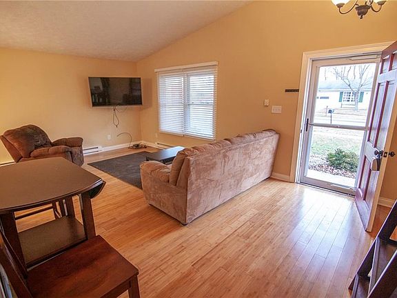 4th image of 752 Holiday Dr