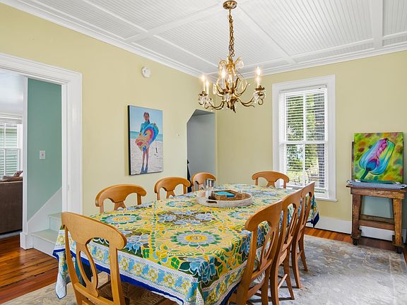 4th image of 613 Traverse St