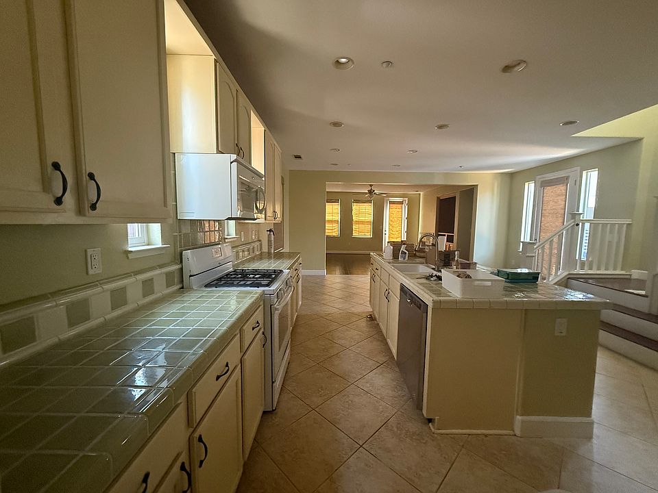 1st image of 55 Toscana Dr