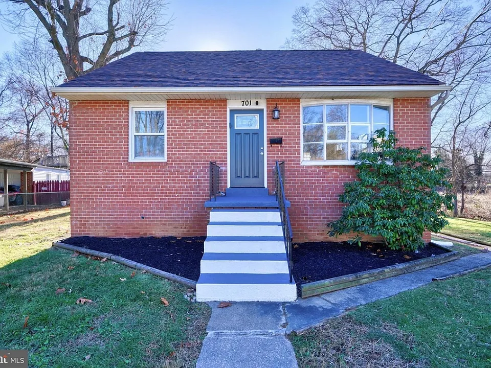 701 Platinum Ave