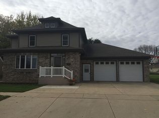 635 N Maple St, Monticello, IA 52310