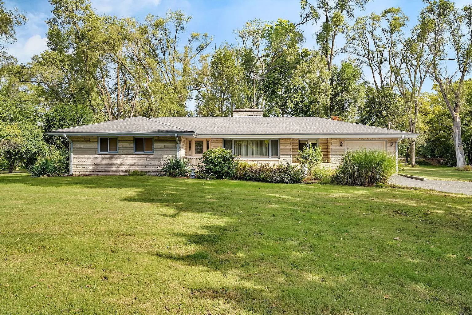 25534 W Knapp St photo 1