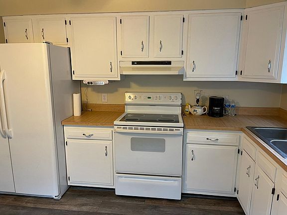5th image of 22135 Erickson Ct