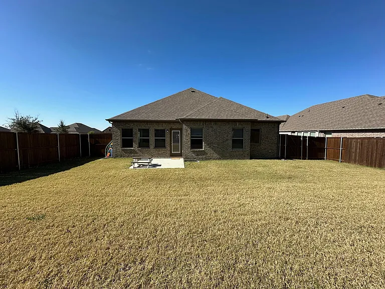 215 Jacaranda Dr — Photo 12
