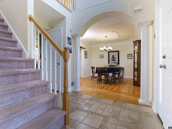 3rd image of 24 Willow Creek Ct