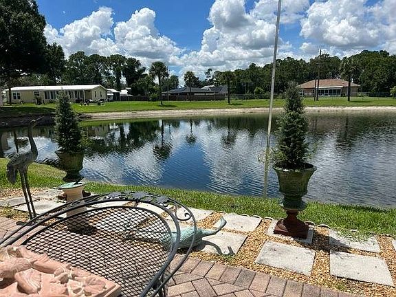 4th image of 807 Village Dr