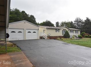 5930 Leil Rd, Hickory, NC 28602