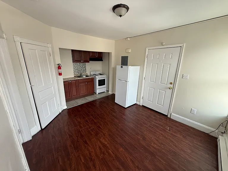 218 Walnut St — Photo 15