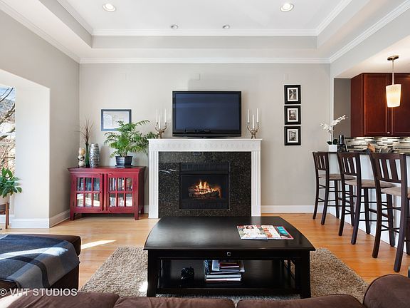 3rd image of 1534 W Rosemont Ave #3