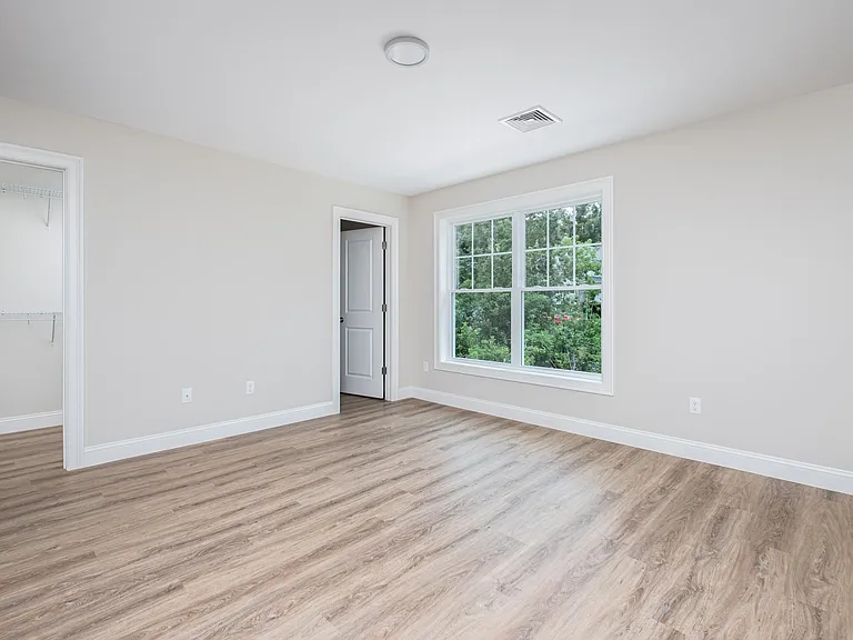 8 Edgewater Cir #8 — Photo 14