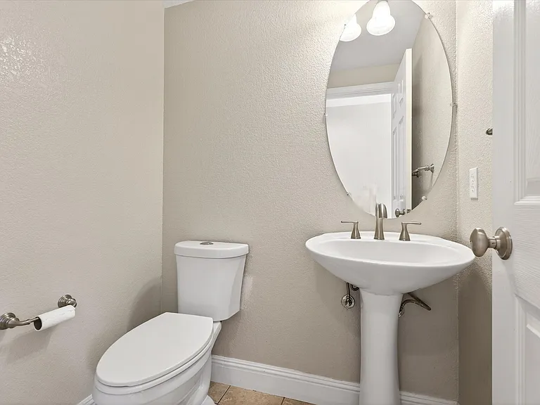 2056 Olivia Ct — Photo 18