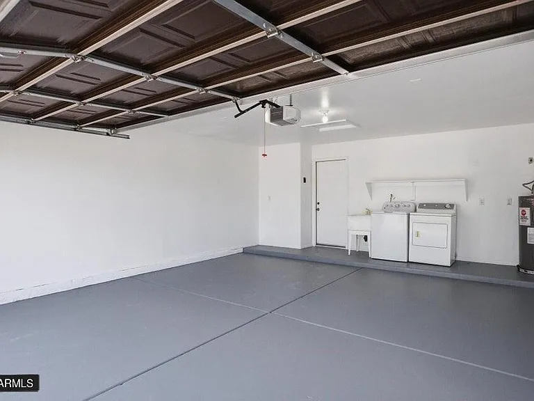 2901 W Irma Ln — Photo 12