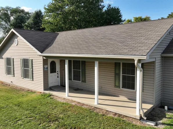 107 W 4th St, Reynolds, IN 47980