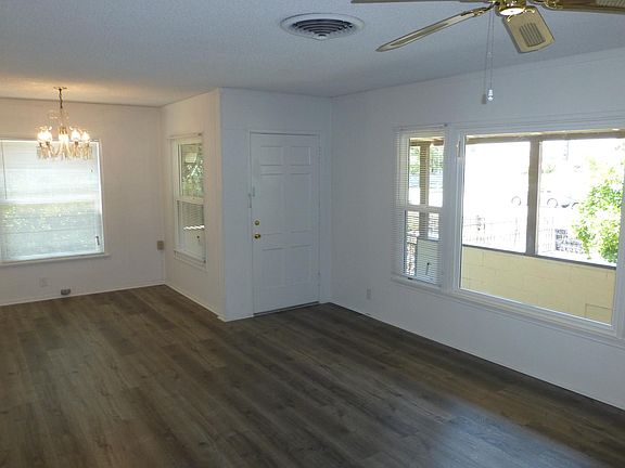 4th image of 6530 Balboa Blvd