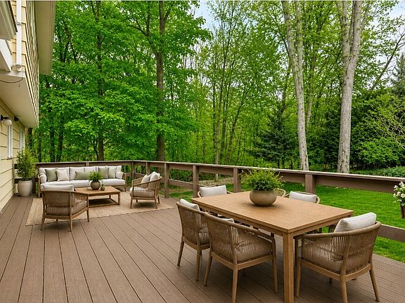 5th image of 160 Courtly Cir