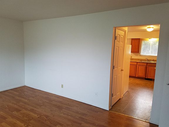 4th image of 2421 Royal Dr
