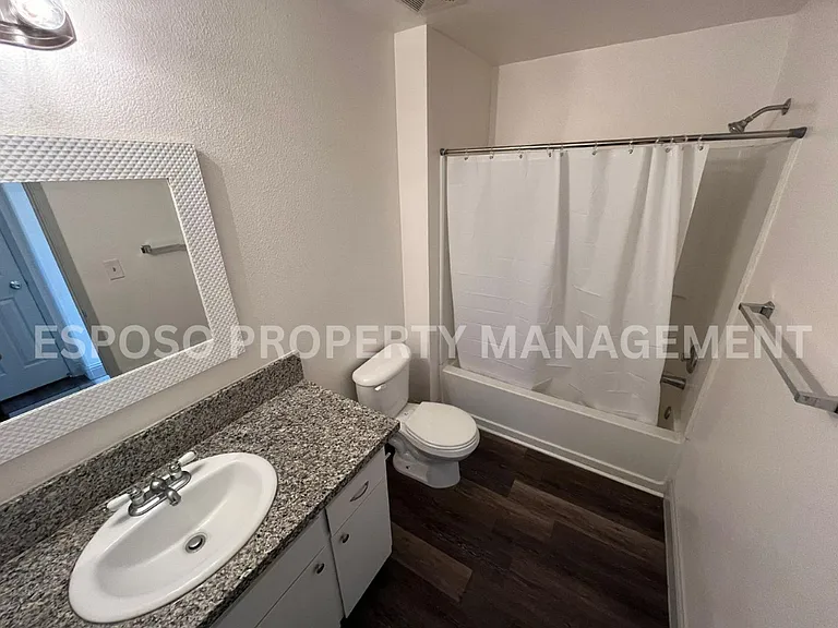1565 W Swift Ave #105 — Photo 2