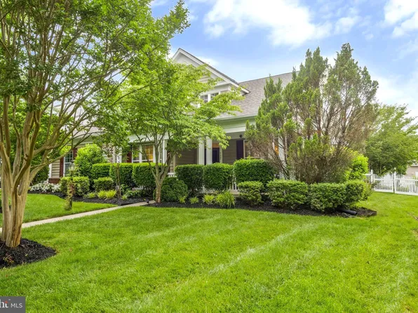 9527 Moonen Bay Ln, Bristow, VA 20136