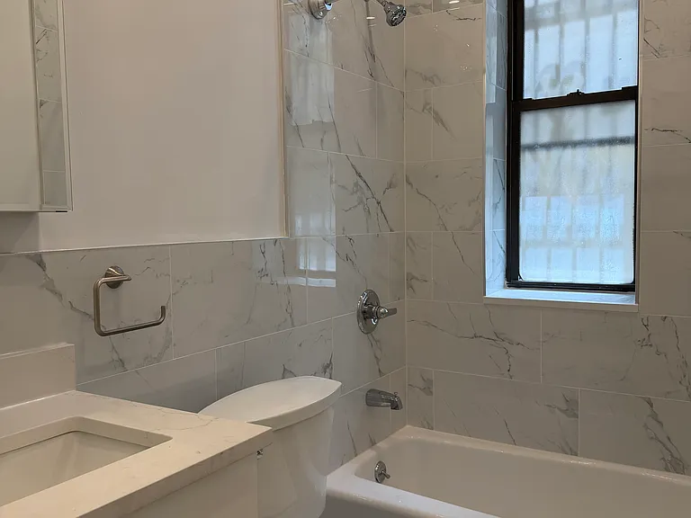486 4th St #1L — Photo 4