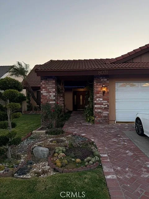 8031 Joan Cir