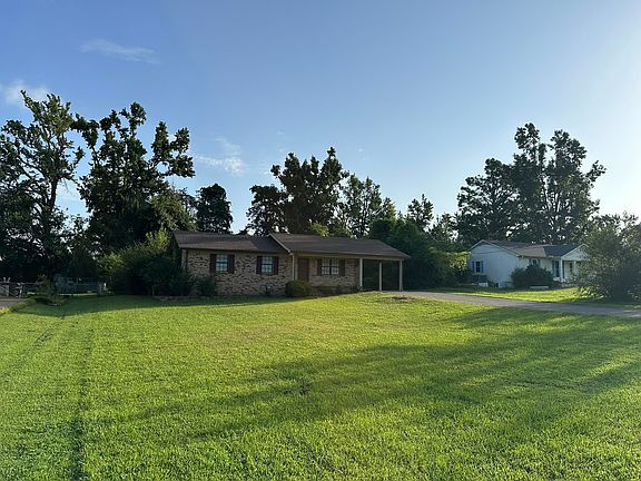 3rd image of 320 Cedar Cove Ln