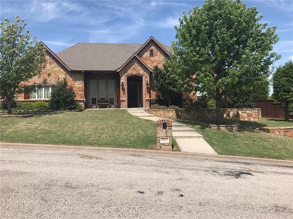 1st image of 815 Woodland Trl S