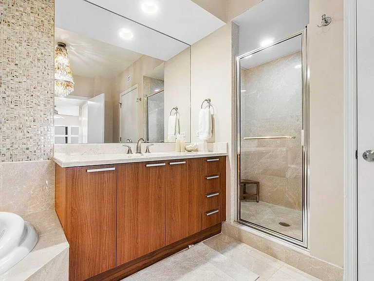 2650 Lake Shore Dr #206 — Photo 21