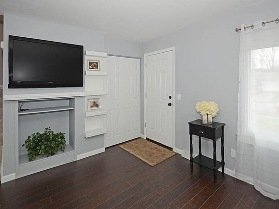 2nd image of 886 Jamestown Ave