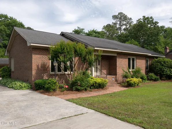 3652 Hillcrest Drive, Farmville, NC 27828