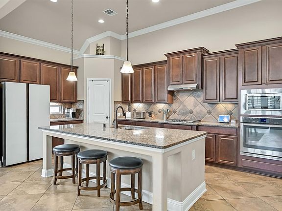 5th image of 8211 Lockridge Terrace Ln