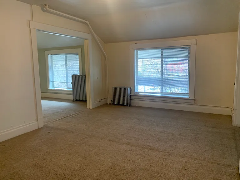 Third Avenue Apartments — Photo 6