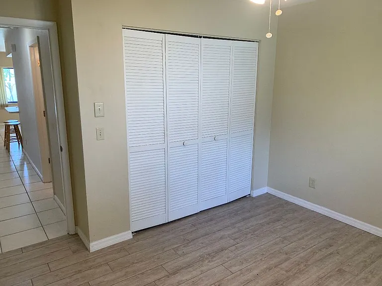 610 SW 47th Ter #6 — Photo 11