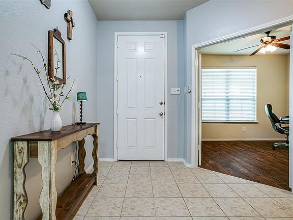 3rd image of 1702 Oak Glen Dr