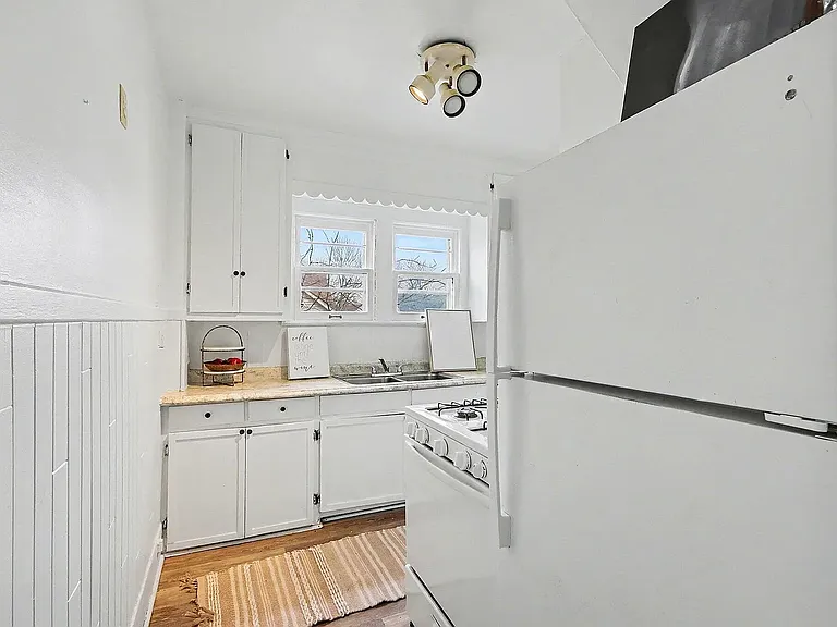 140 Dixie Ave — Photo 9