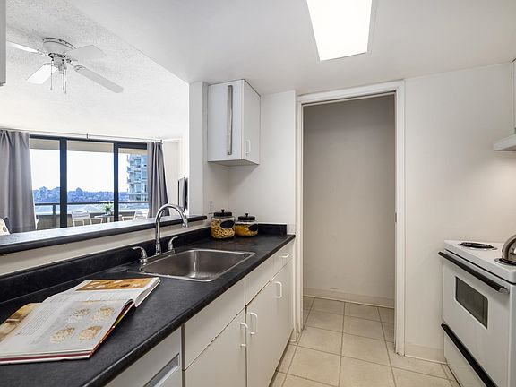 5th image of 789 Drake St #1005