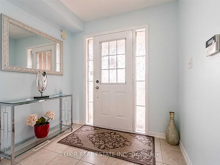 29 Timbertop Cres #UPPER LEVEL — Photo 3