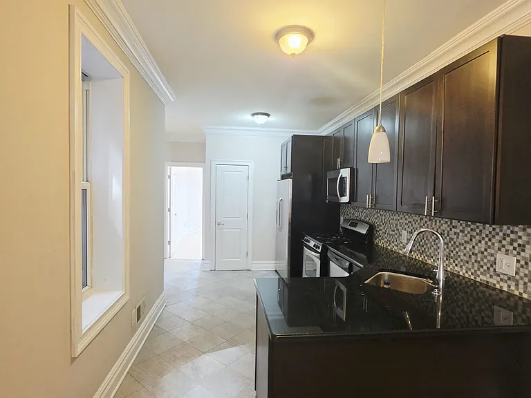 377 Baldwin Ave #1A — Photo 3