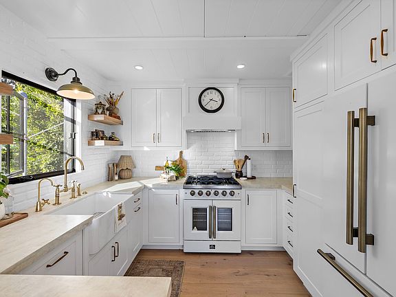 5th image of 408 Monterey Dr