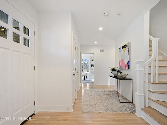 2nd image of 2895 Sheridan Pl