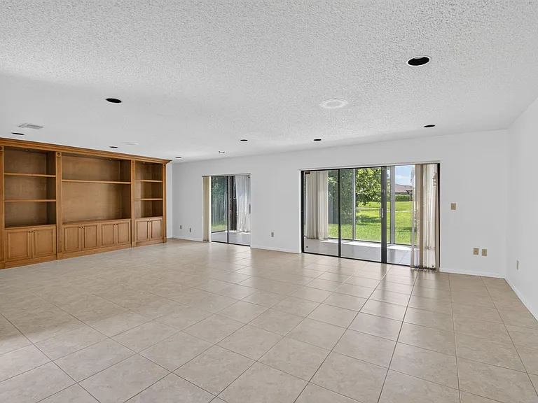 9264 Vista Del Lago #A — Photo 12