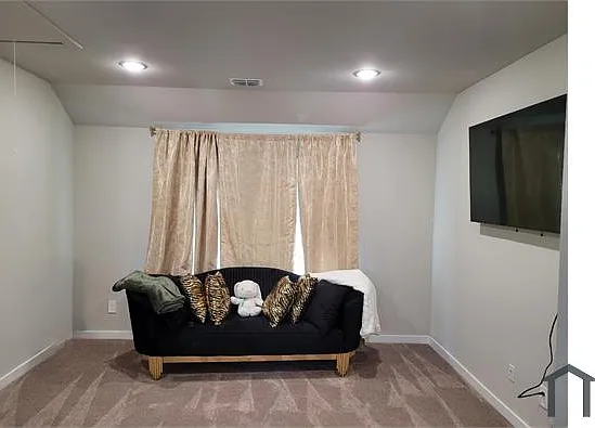 4 bed, $2,700 — Photo 3