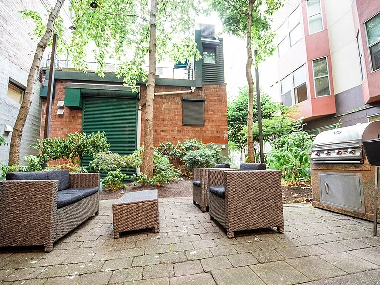 Ellis Court Apartments — Photo 29