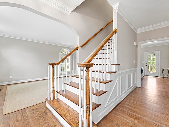 5th image of 501 River Walk Dr